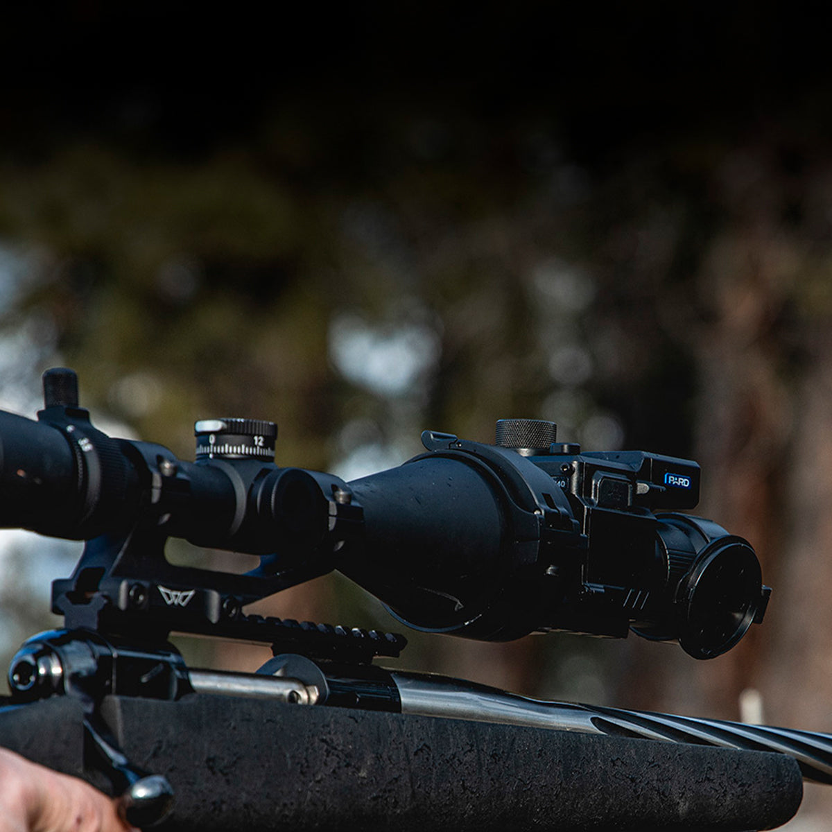 Clip-on térmico PARD Predator 480 / 640 con telémetro láser